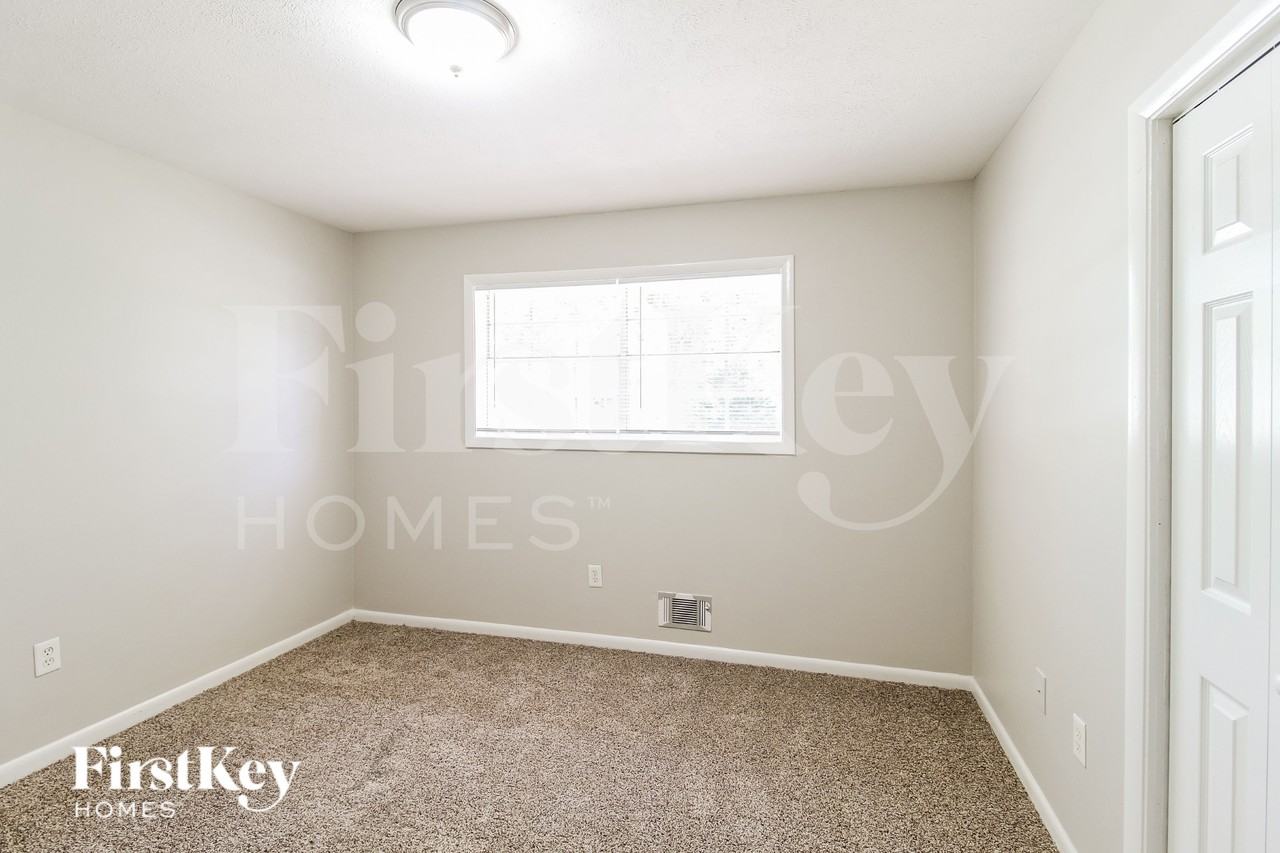 1021 Meadowbrook Ln Nw - Photo 6 of 16