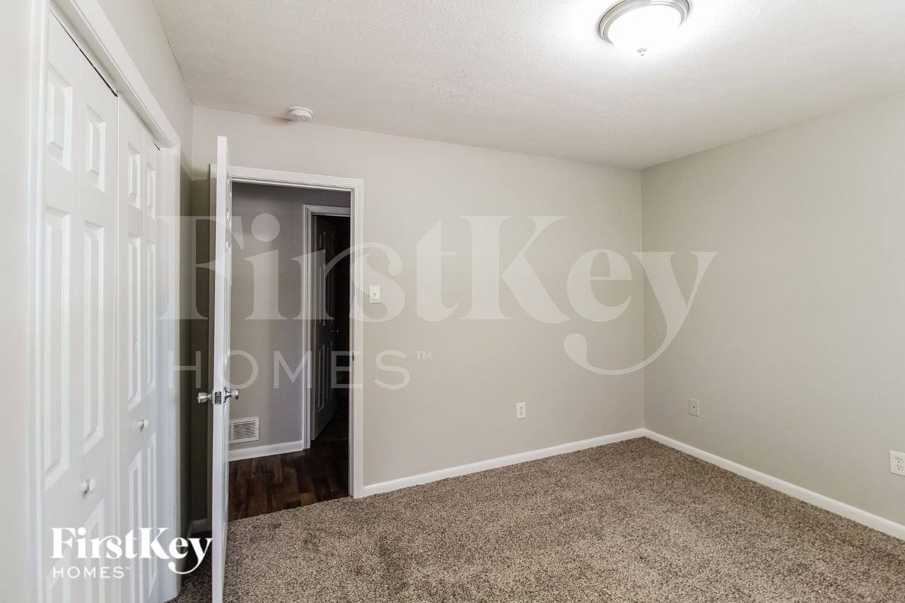 1021 Meadowbrook Ln Nw - Photo 7 of 16