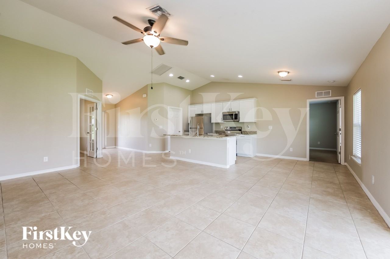 2212 Nw 9th St - Photo 5 of 16