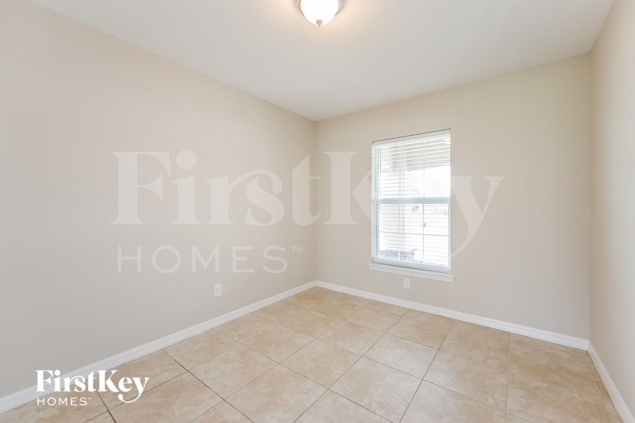 2212 Nw 9th St - Photo 6 of 16