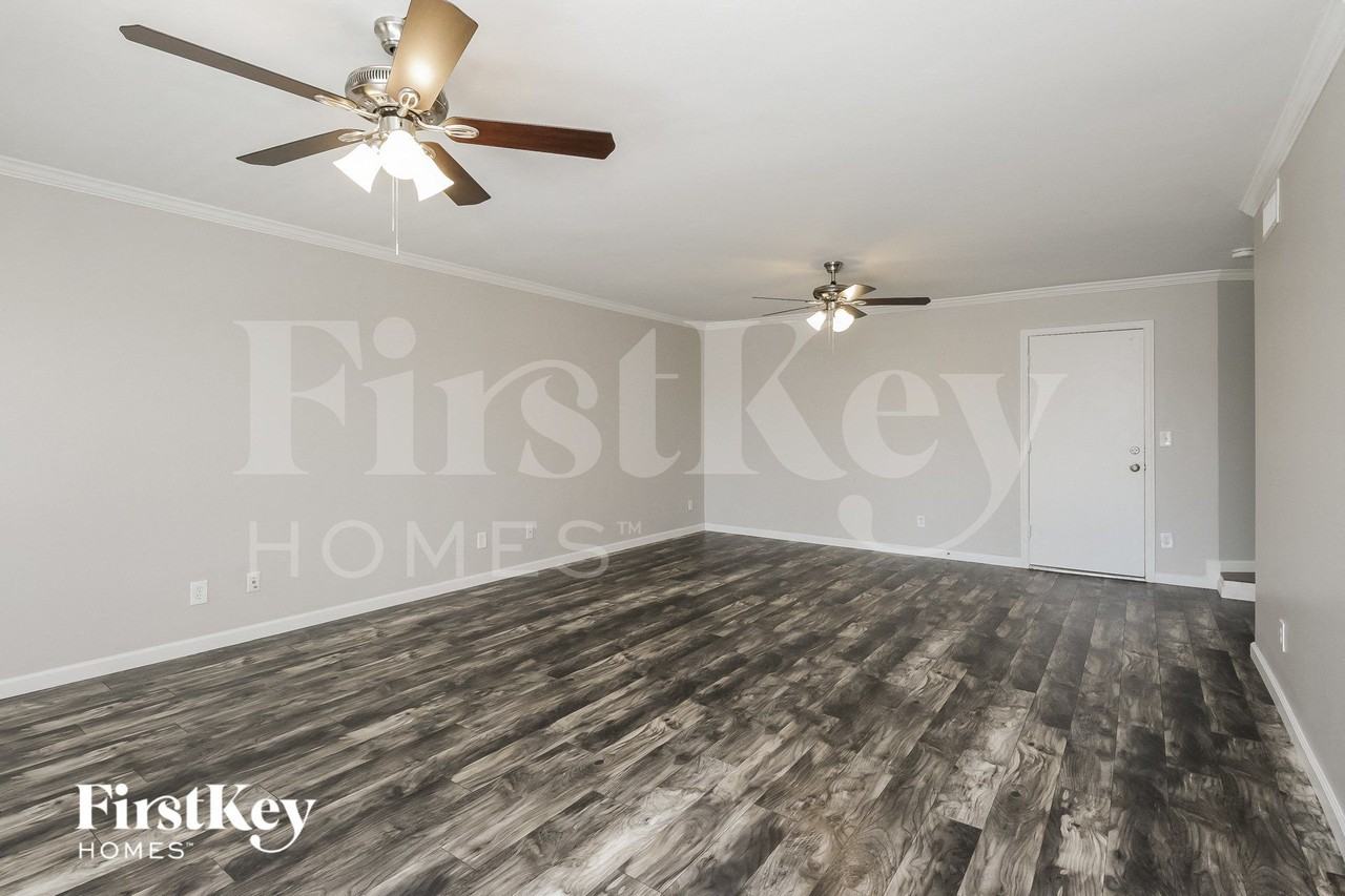 5359 E Elmwood St - Photo 2 of 15