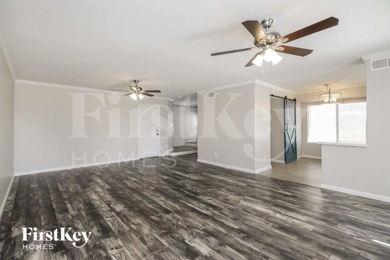 5359 E Elmwood St - Photo 3 of 15