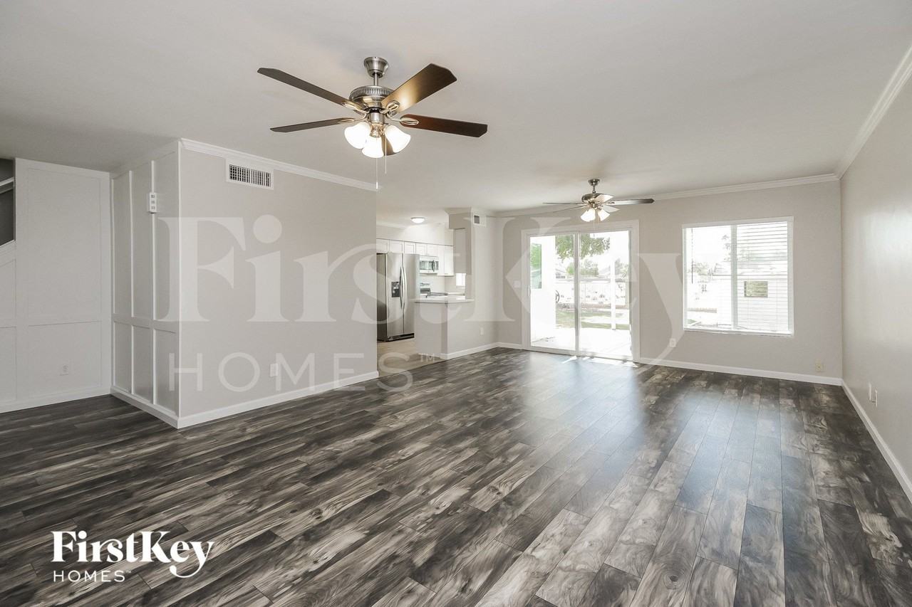 5359 E Elmwood St - Photo 4 of 15