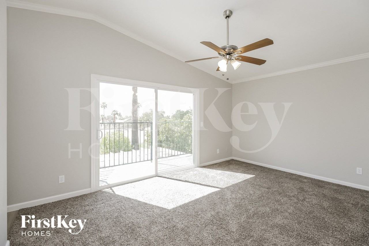 5359 E Elmwood St - Photo 7 of 15
