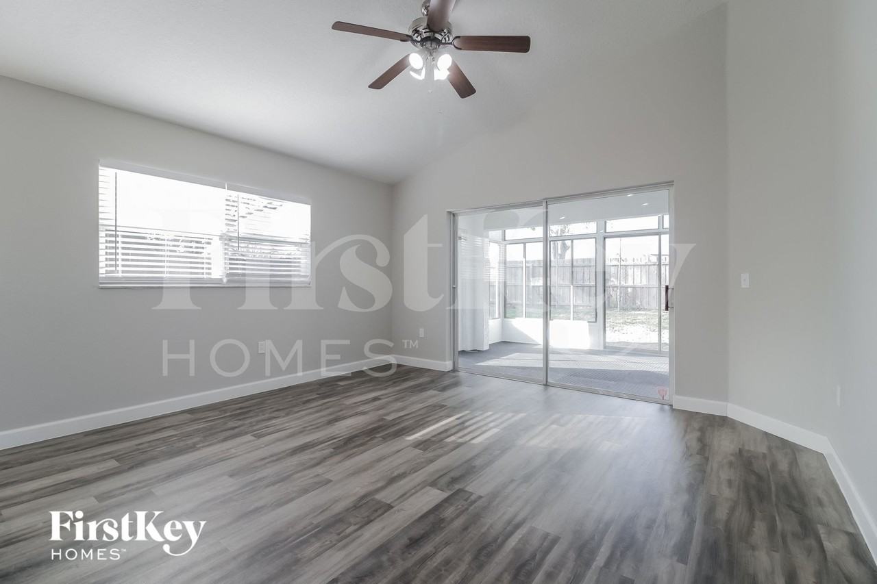 14844 Lady Victoria Blvd - Photo 4 of 15