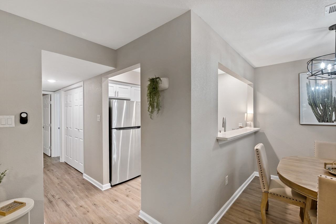 700 South Sims Avenue - Photo 4 of 23