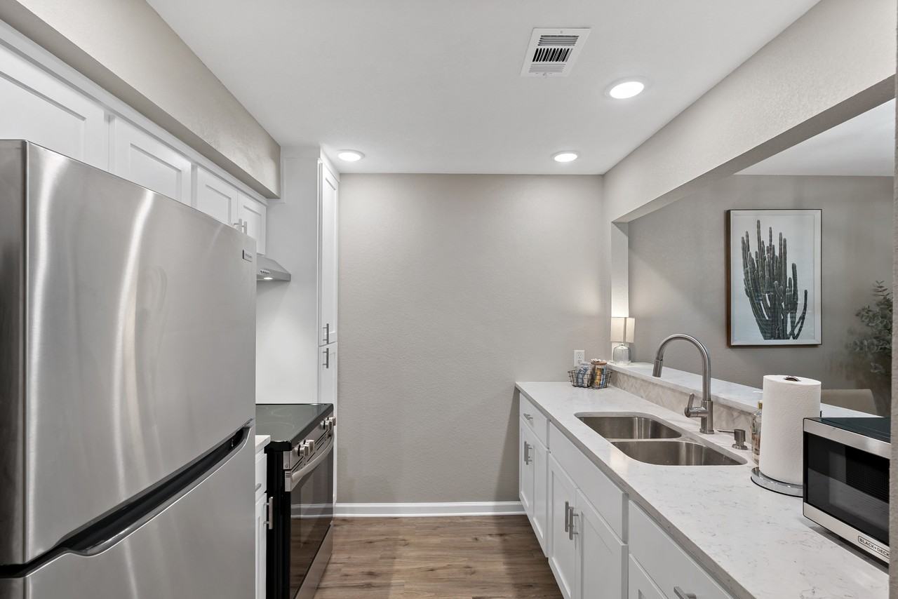 700 South Sims Avenue - Photo 5 of 23