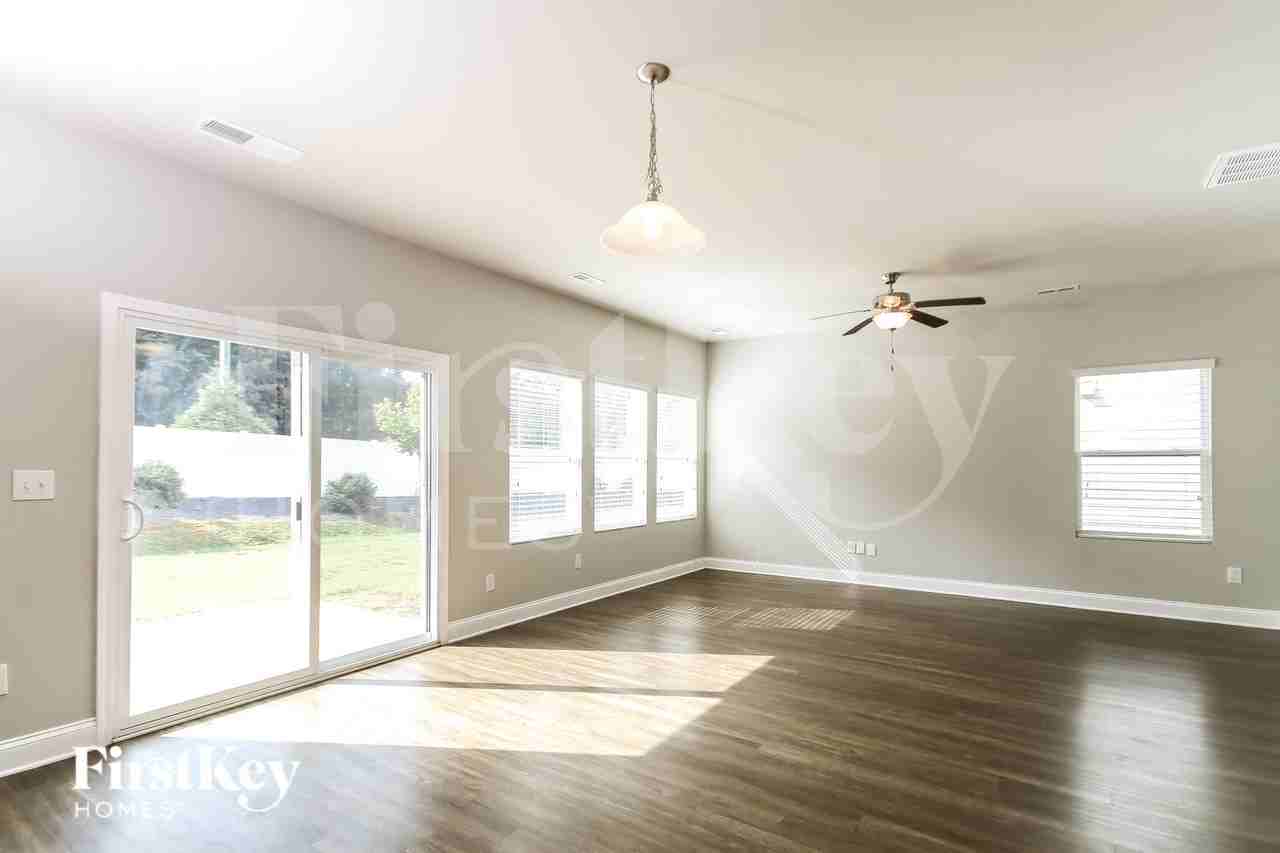 9018 Evans Woods Dr - Photo 3 of 16