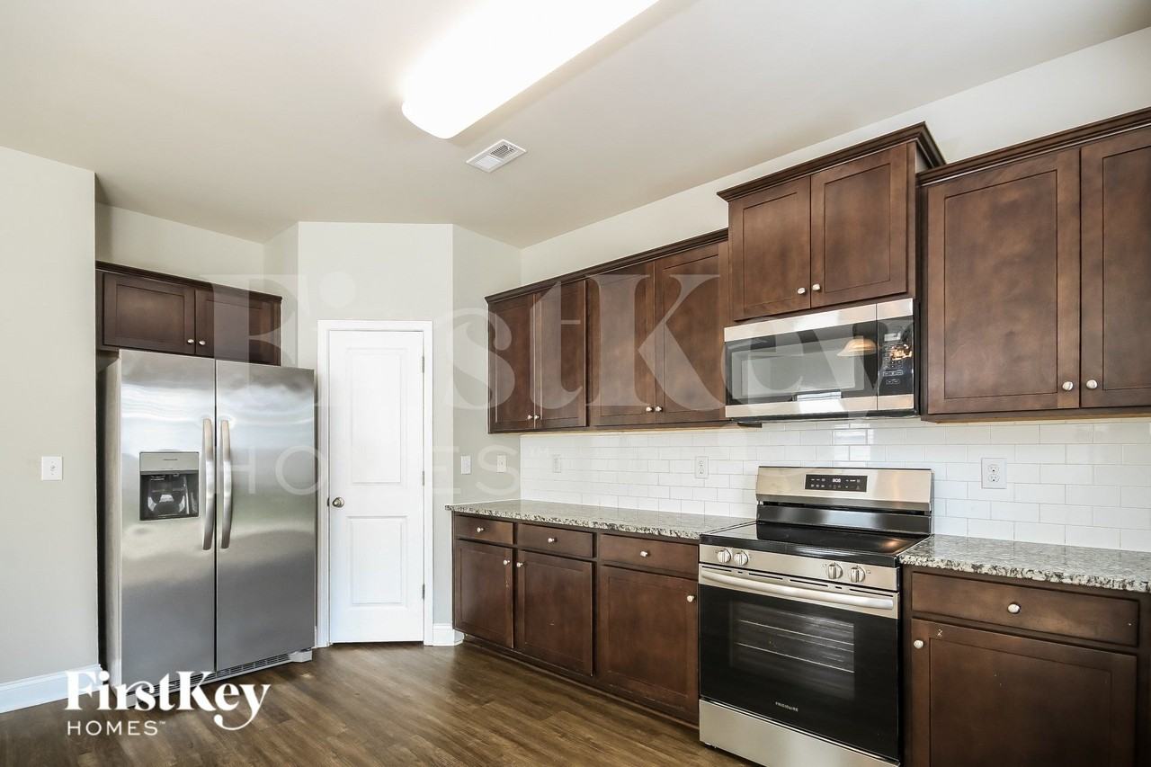 9018 Evans Woods Dr - Photo 5 of 16