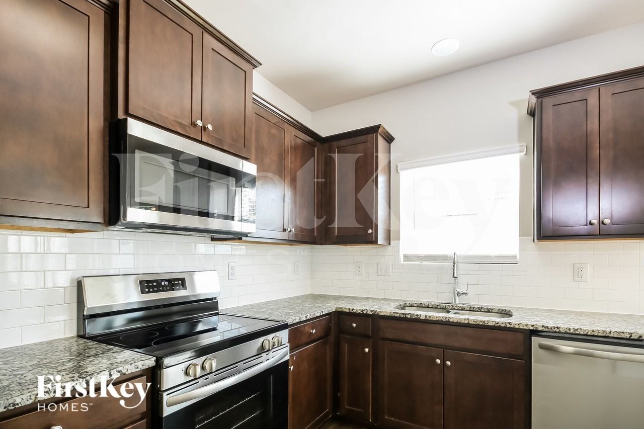 9018 Evans Woods Dr - Photo 6 of 16