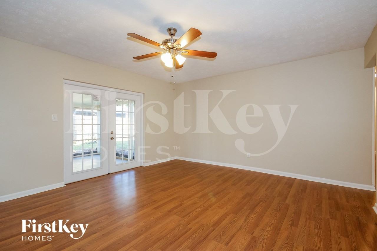 3814 Treadway Dr - Photo 3 of 15
