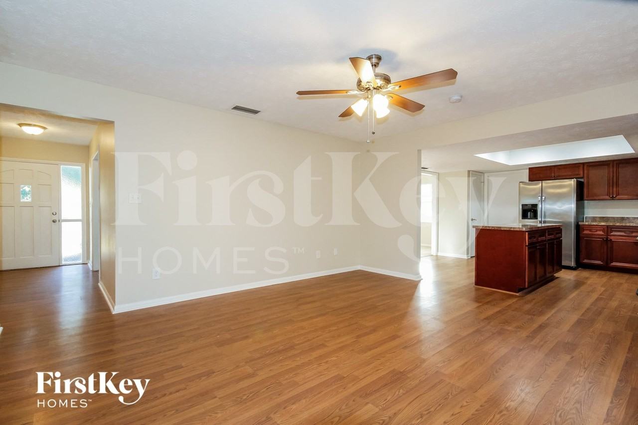 3814 Treadway Dr - Photo 5 of 15
