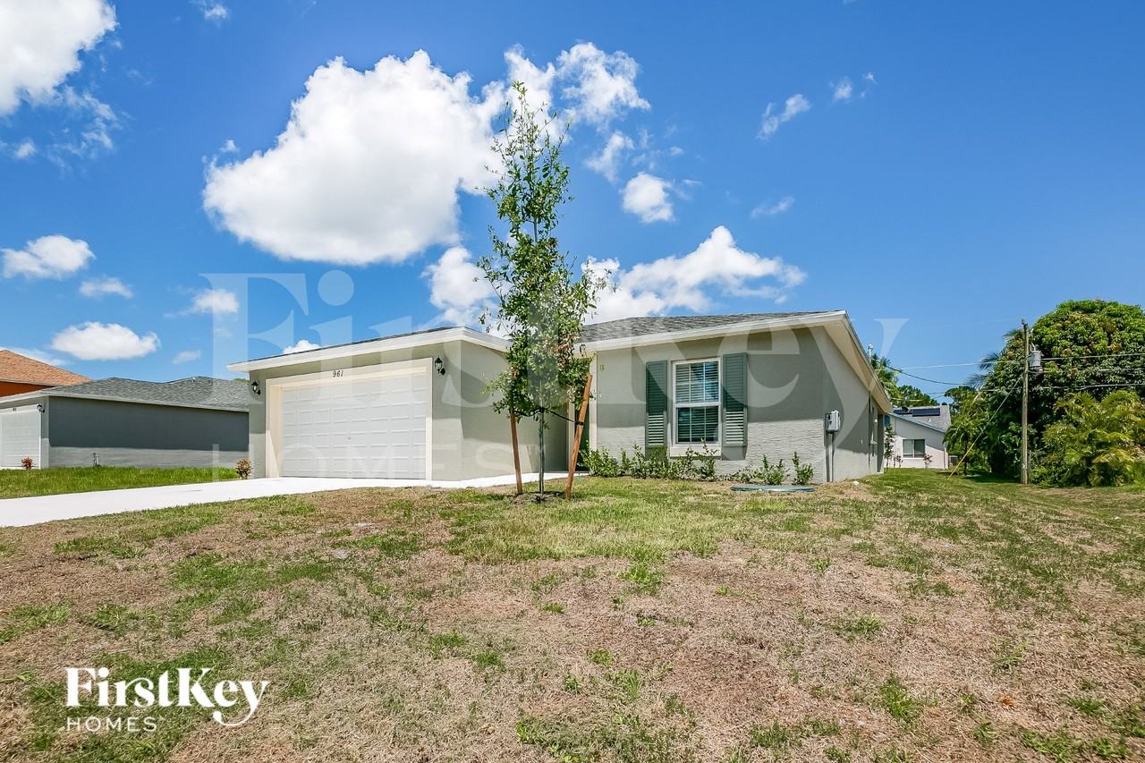 961 Sw College Park Rd - Photo 2 of 16