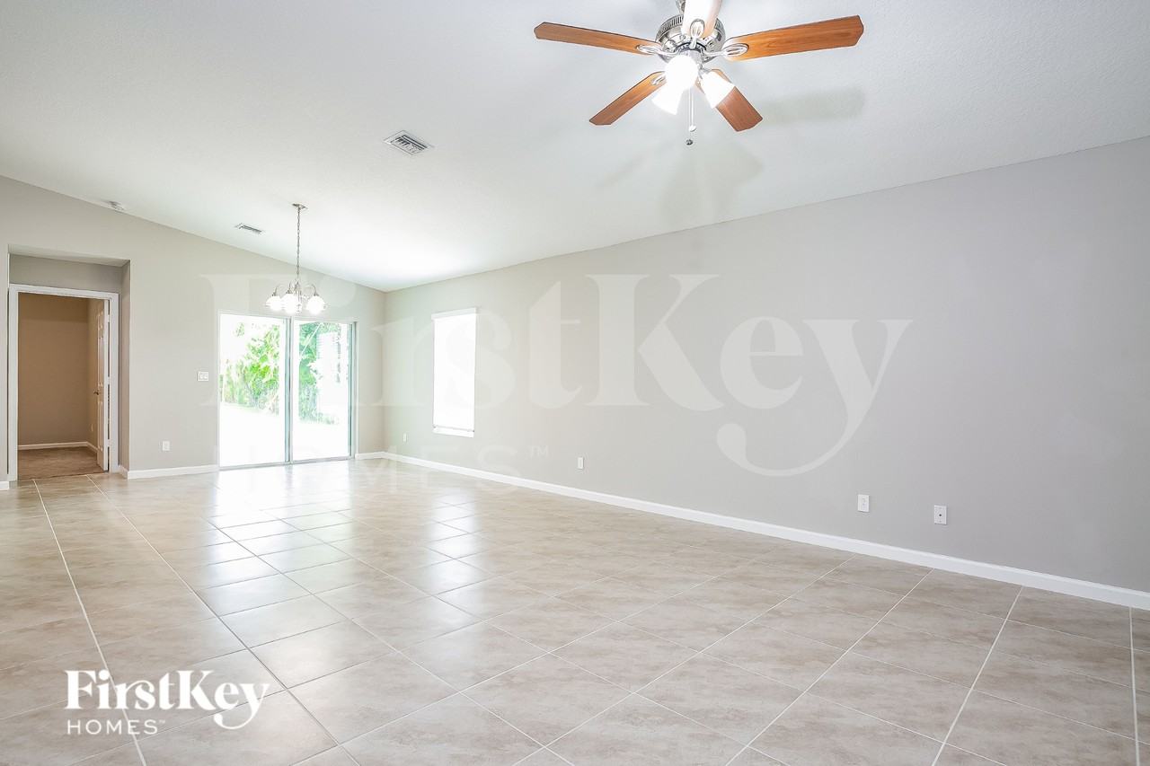 961 Sw College Park Rd - Photo 3 of 16