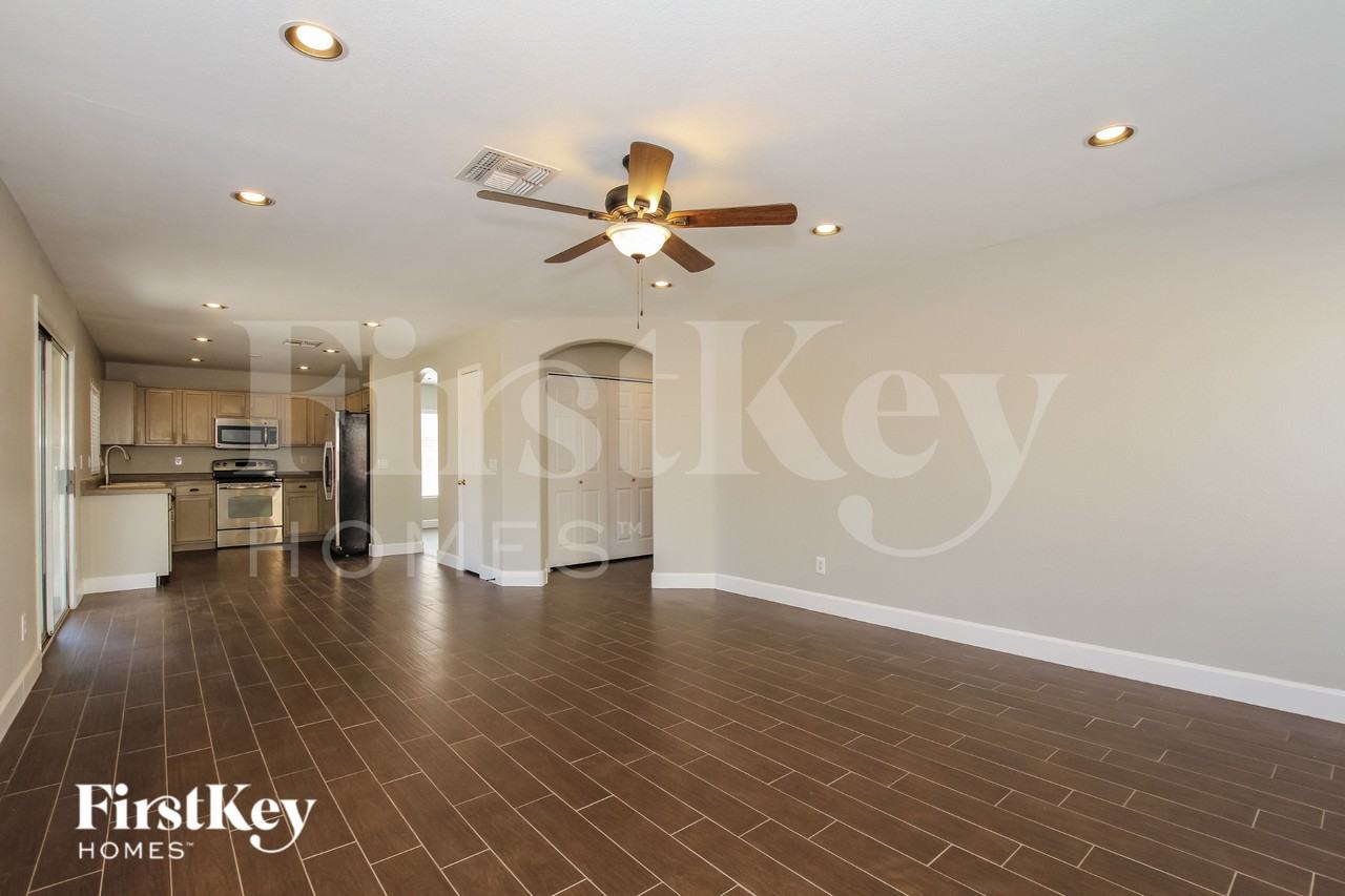 9156 W Quail Ave - Photo 3 of 15