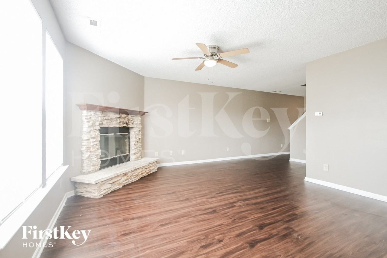 7912 Puckett Ln - Photo 4 of 15