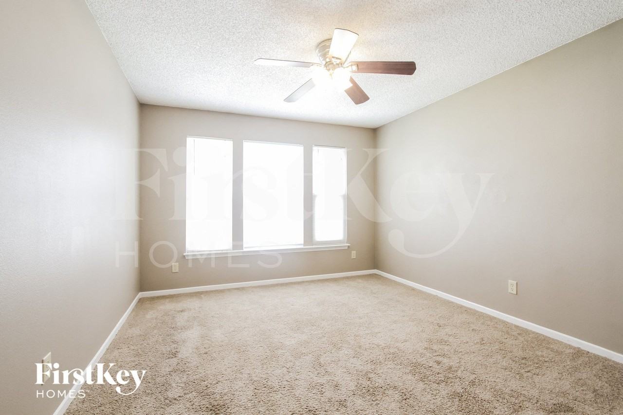 7912 Puckett Ln - Photo 7 of 15