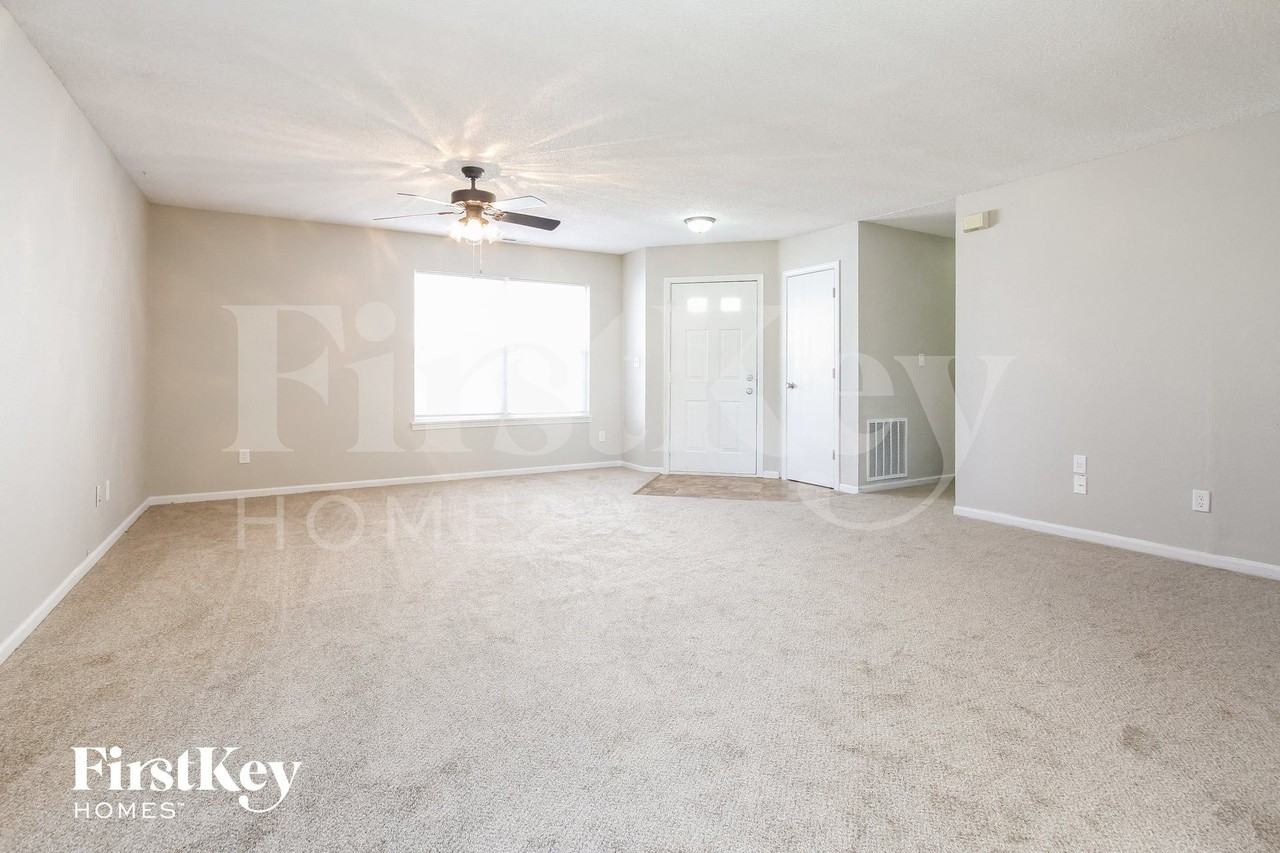 7608 Lake Vista Ln - Photo 2 of 15