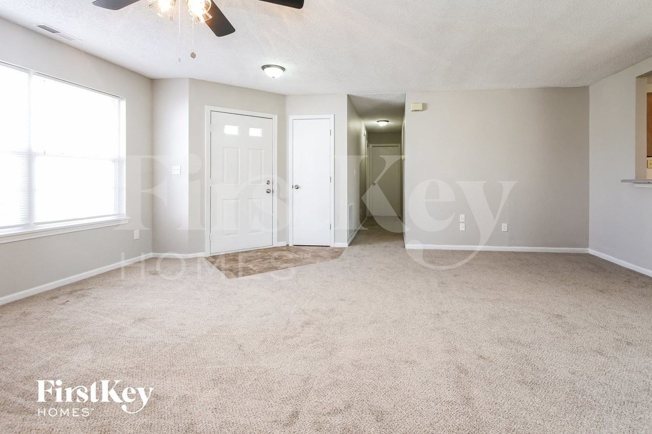 7608 Lake Vista Ln - Photo 3 of 15