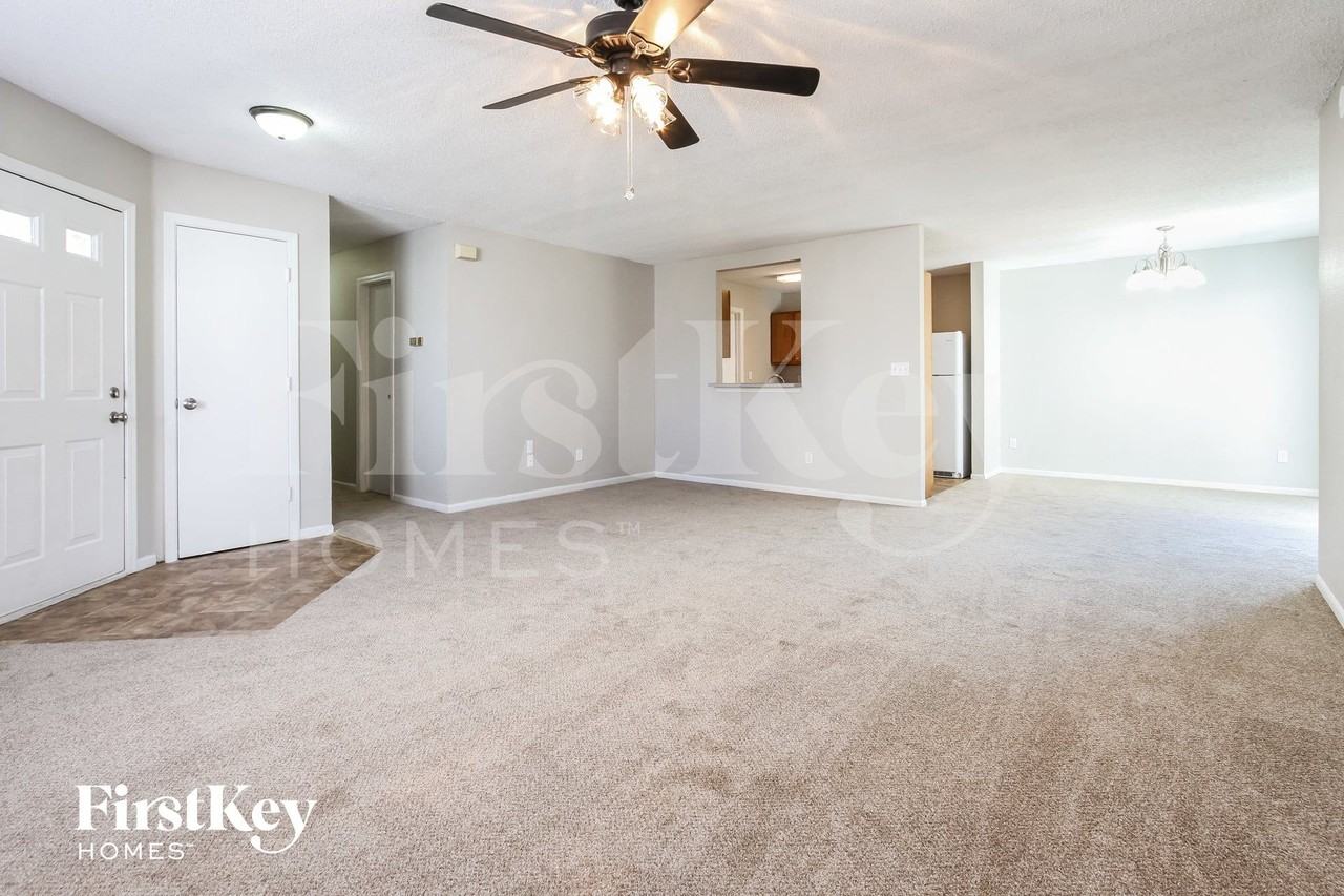 7608 Lake Vista Ln - Photo 4 of 15