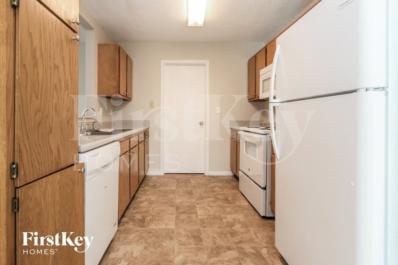 7608 Lake Vista Ln - Photo 5 of 15