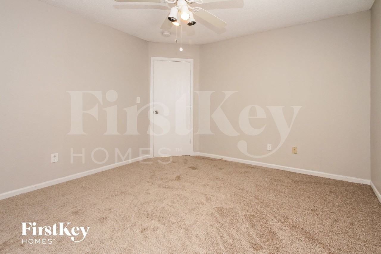 7608 Lake Vista Ln - Photo 7 of 15