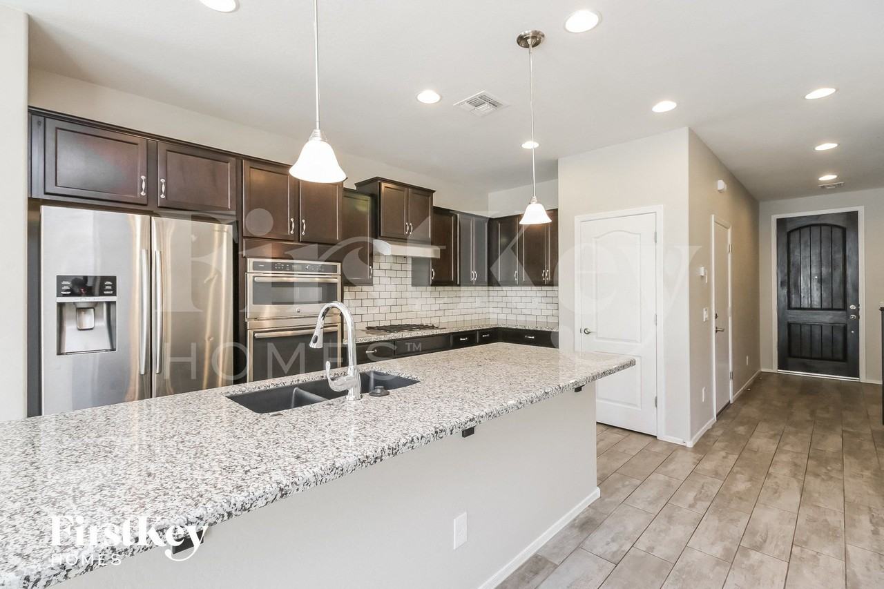 707 E Blossom Rd - Photo 5 of 15