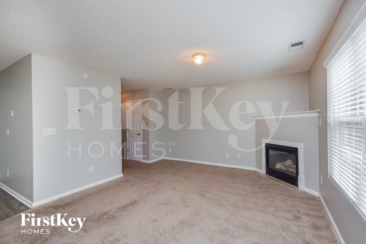 70 Fieldview Ln - Photo 3 of 15