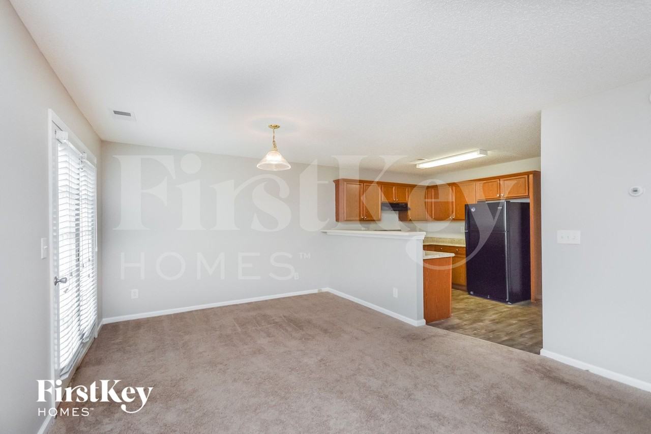70 Fieldview Ln - Photo 4 of 15