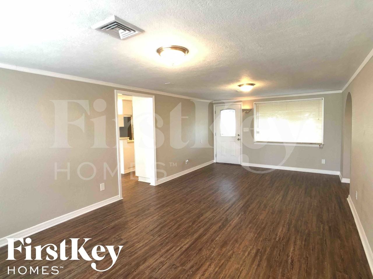 645 Lexington St - Photo 3 of 16