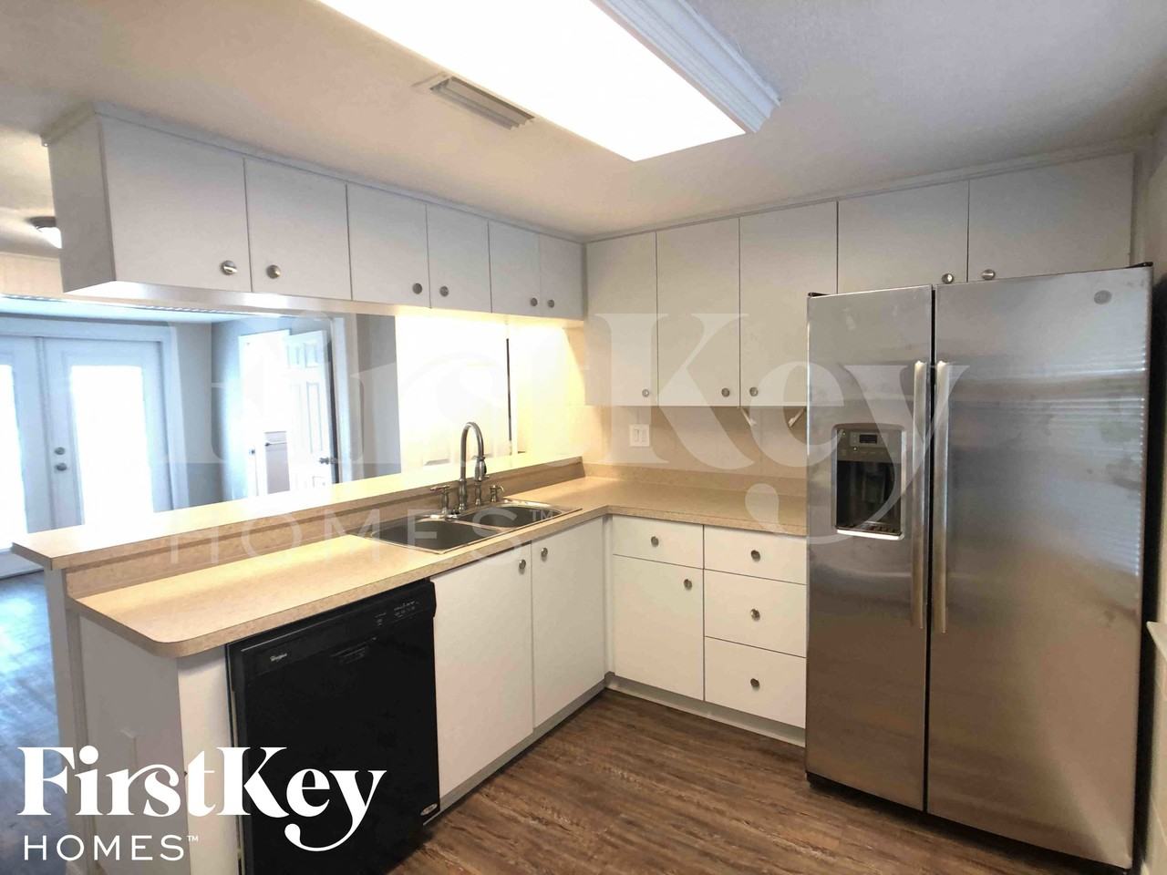 645 Lexington St - Photo 5 of 16