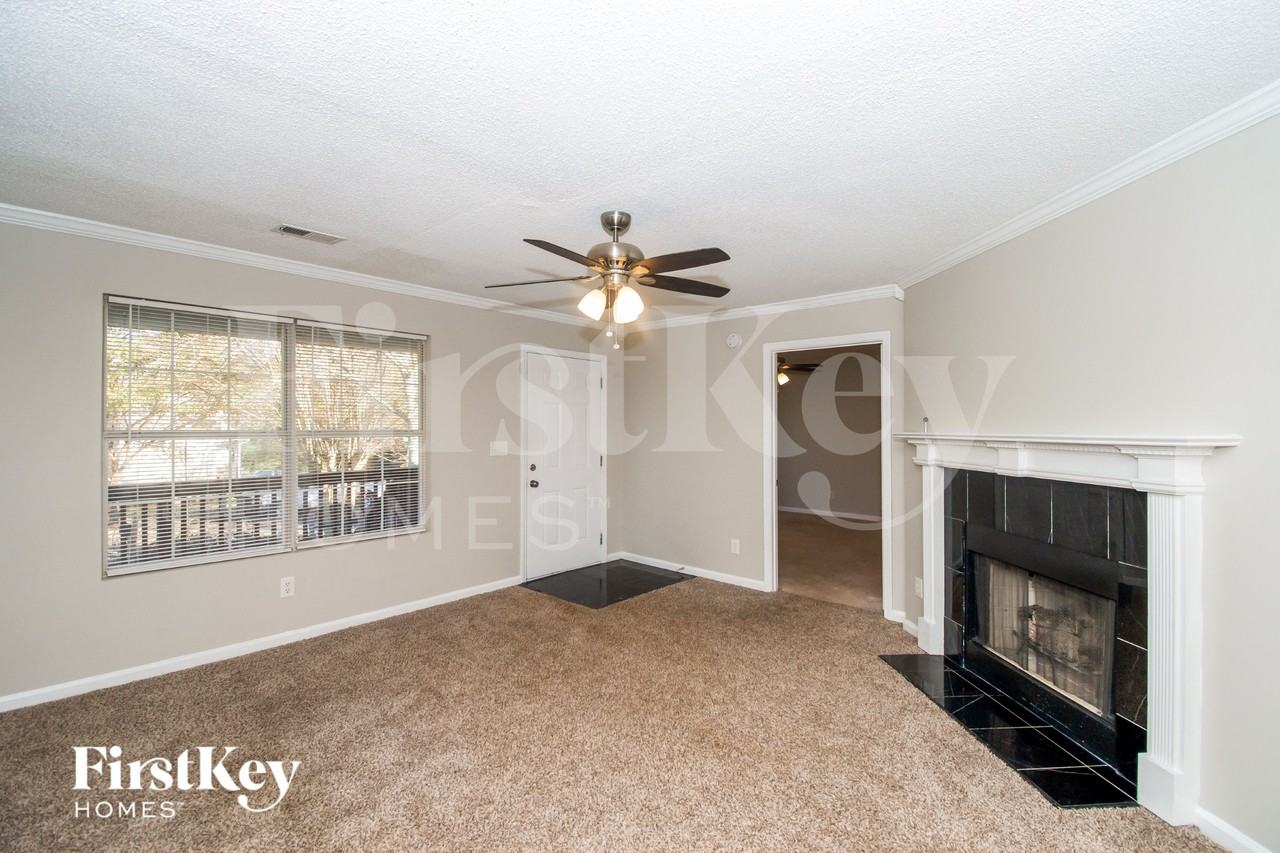 604 Rays Ln Se - Photo 3 of 15