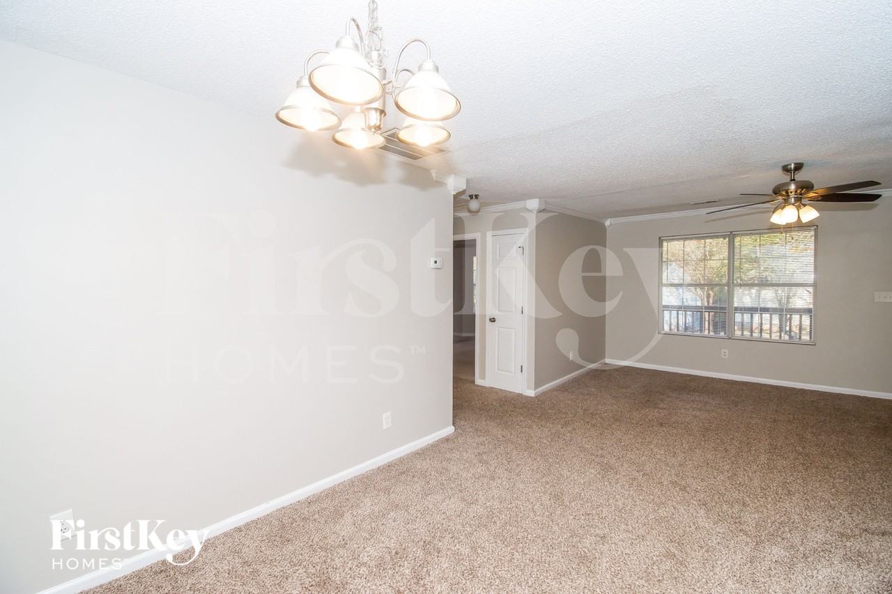 604 Rays Ln Se - Photo 4 of 15
