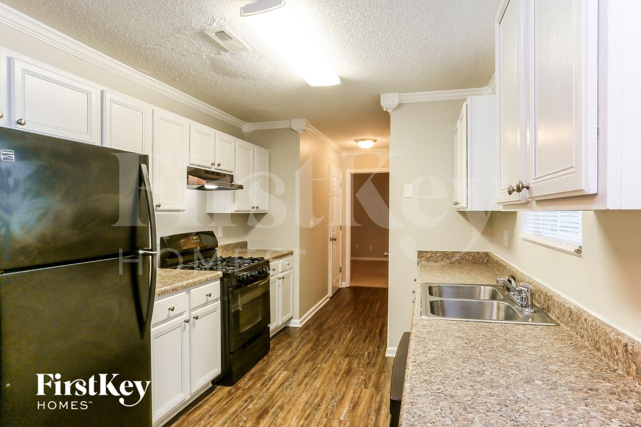 604 Rays Ln Se - Photo 6 of 15