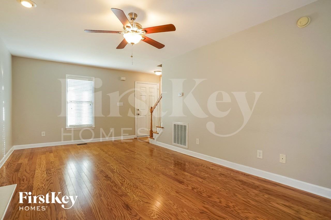 604 Lakeview Ave - Photo 4 of 15