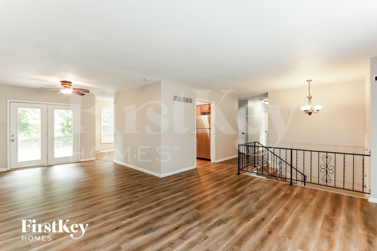 5905 Nw Whispering Oaks Ln - Photo 2 of 19