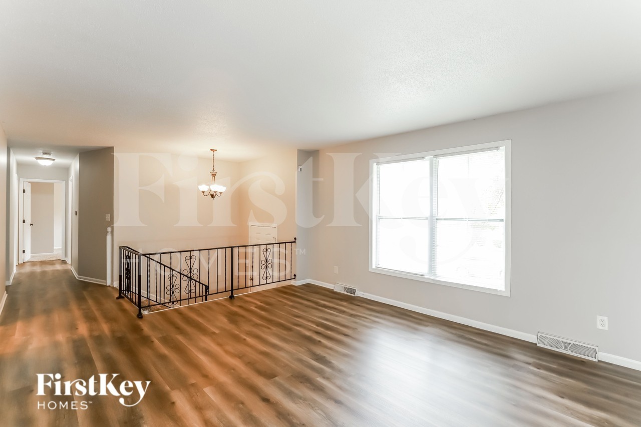 5905 Nw Whispering Oaks Ln - Photo 3 of 19