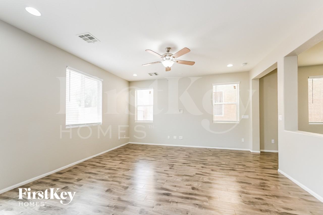 583 Crying Bird Ave - Photo 4 of 16