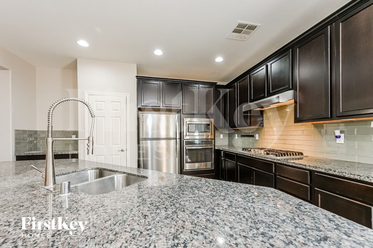 583 Crying Bird Ave - Photo 5 of 16