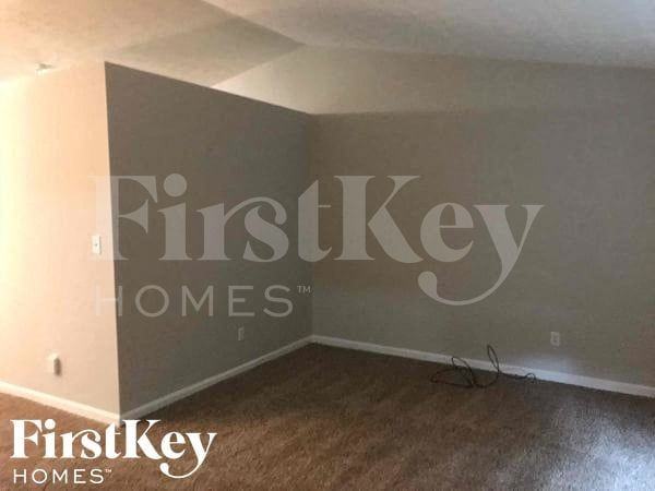 5102 Galbraith Cir - Photo 3 of 15