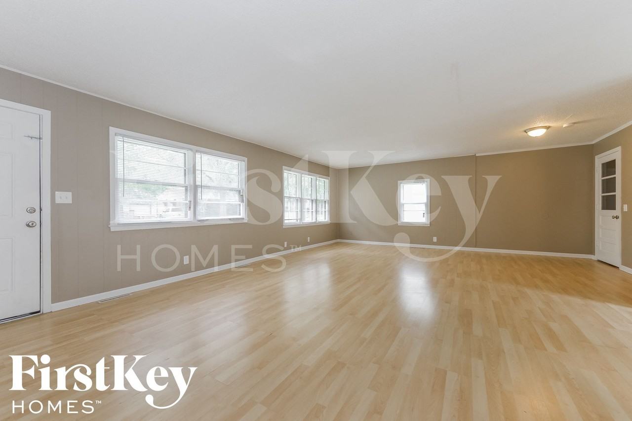 4021 S Osage St - Photo 4 of 15