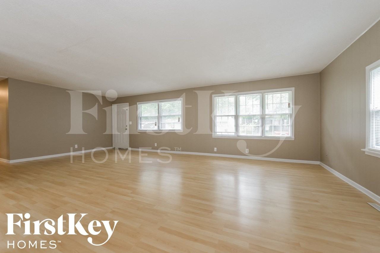 4021 S Osage St - Photo 5 of 15