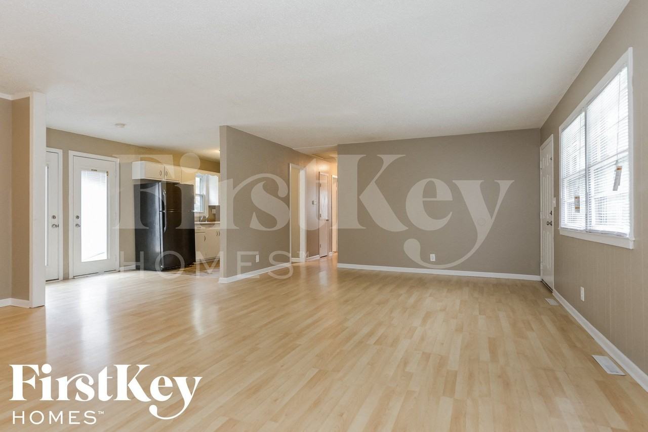 4021 S Osage St - Photo 6 of 15