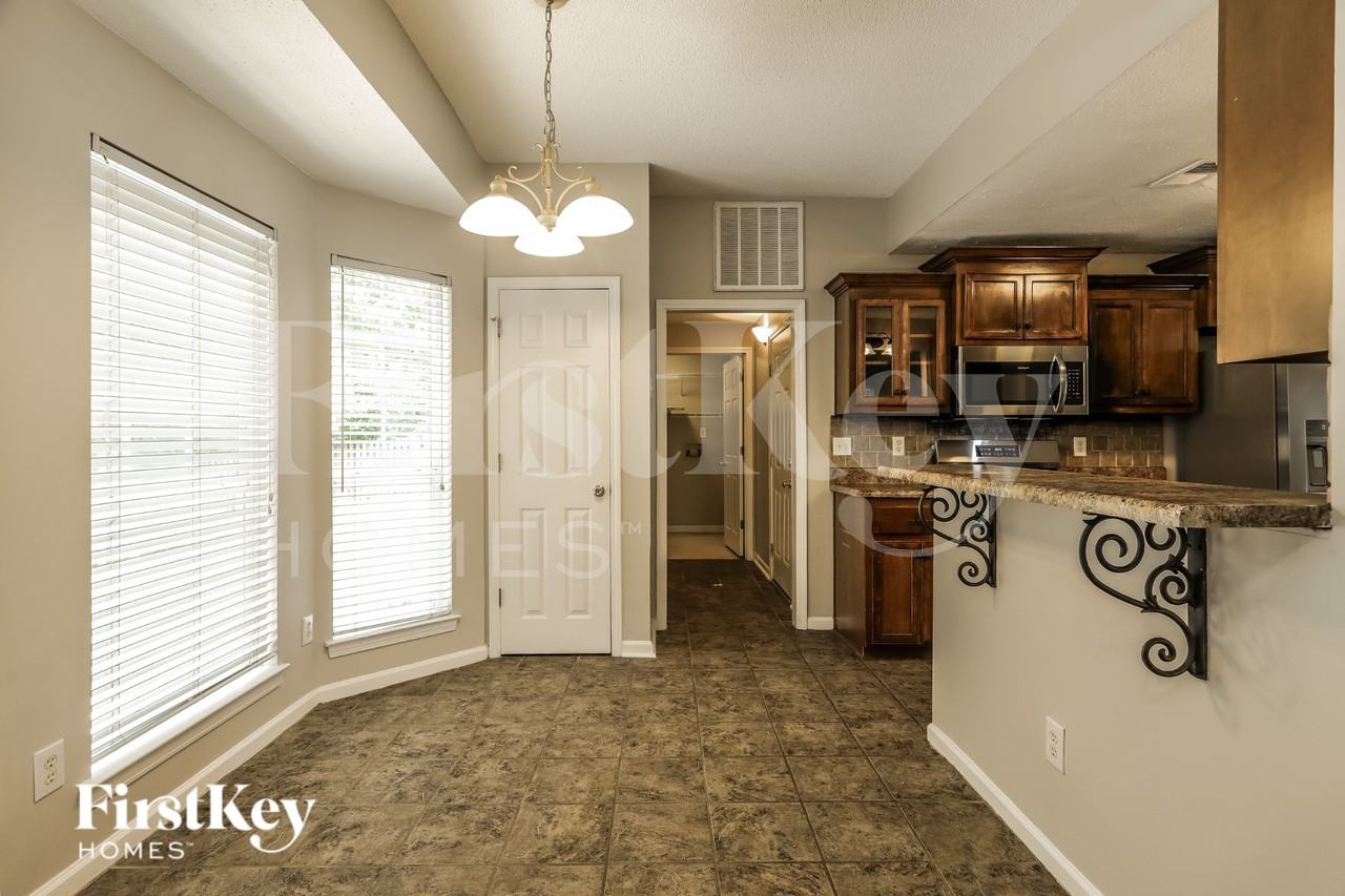 3021 Bowron Rd - Photo 5 of 19