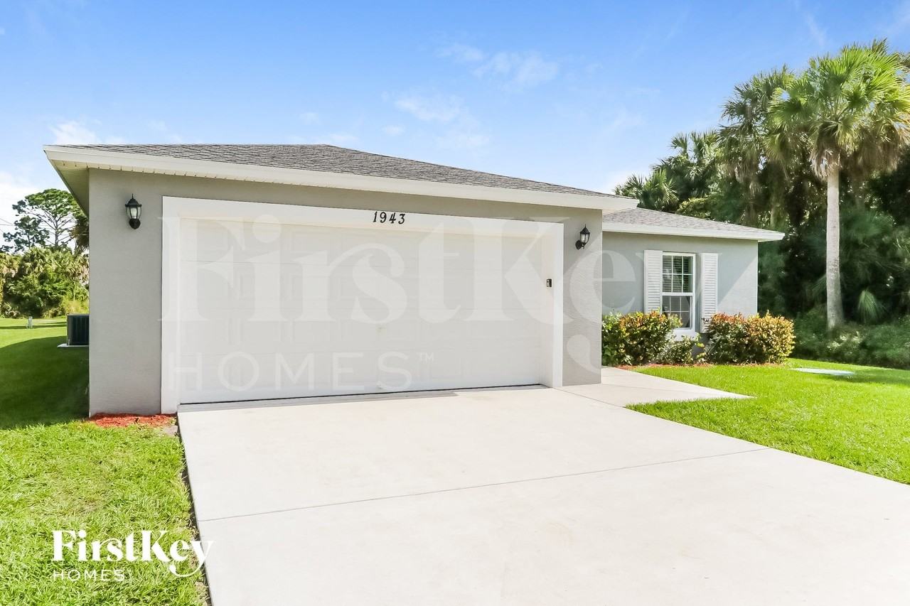 1943 Sw Sunglow St - Photo 2 of 15