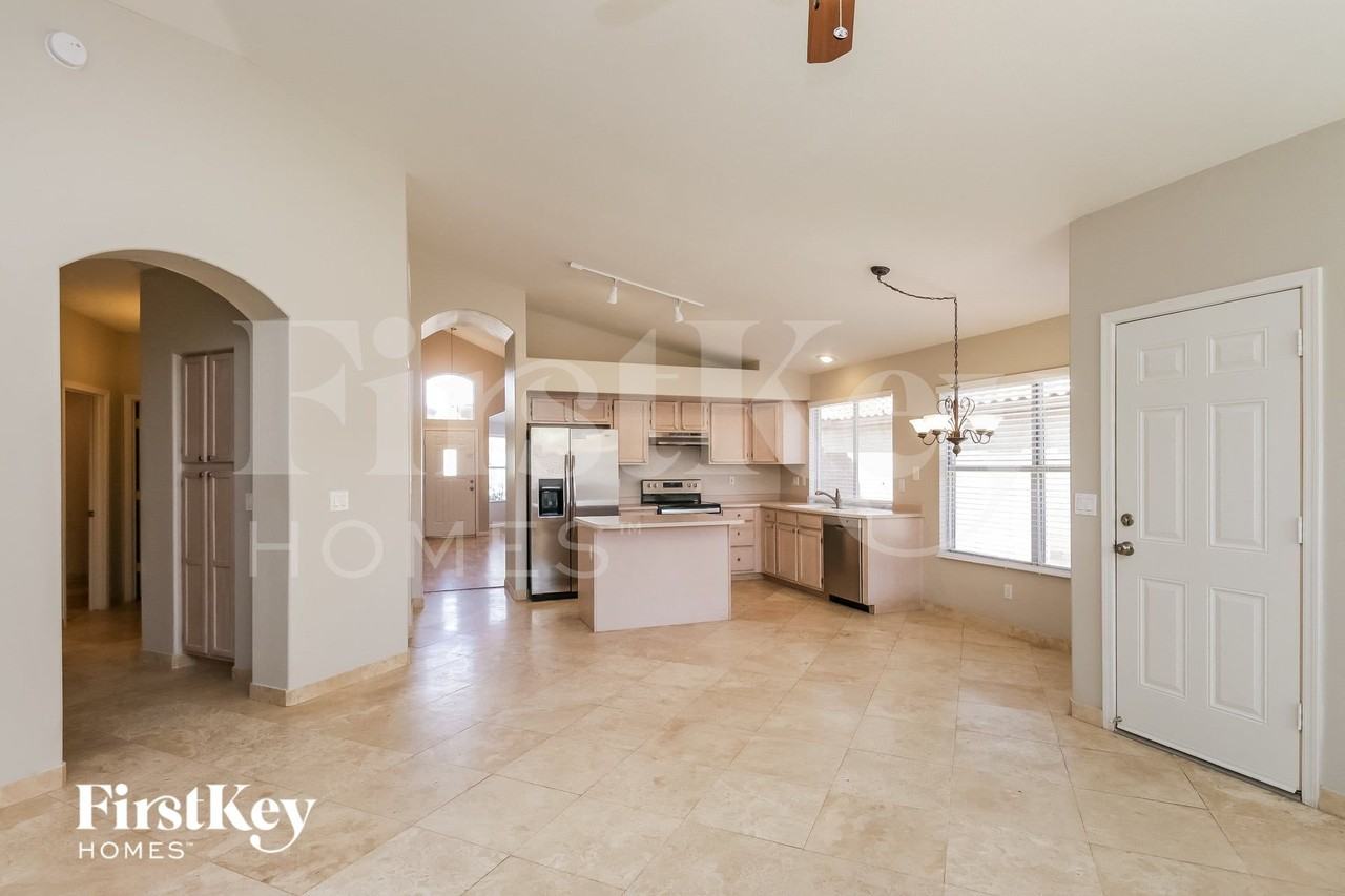 1831 W Wildhorse Dr - Photo 4 of 15