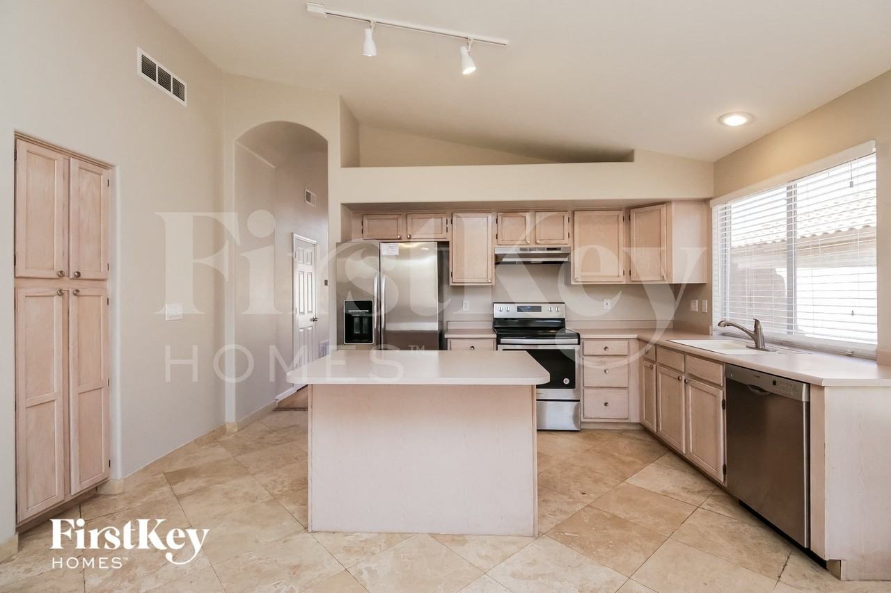 1831 W Wildhorse Dr - Photo 5 of 15