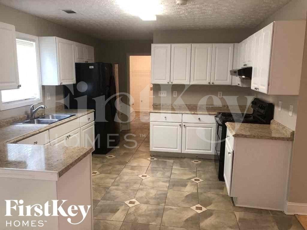 1813 Alcovy Springs Ln - Photo 4 of 18