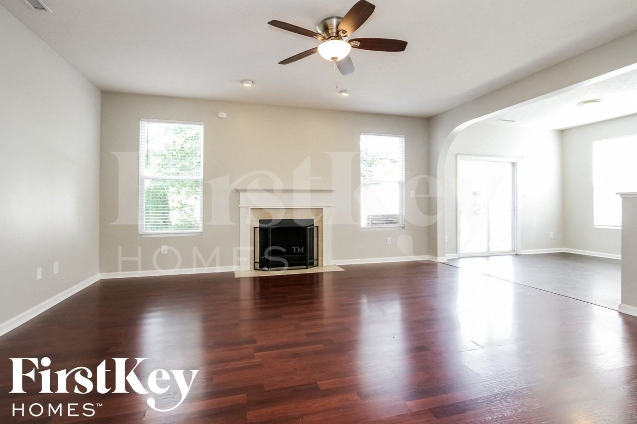 15526 Farmland Ct - Photo 2 of 15