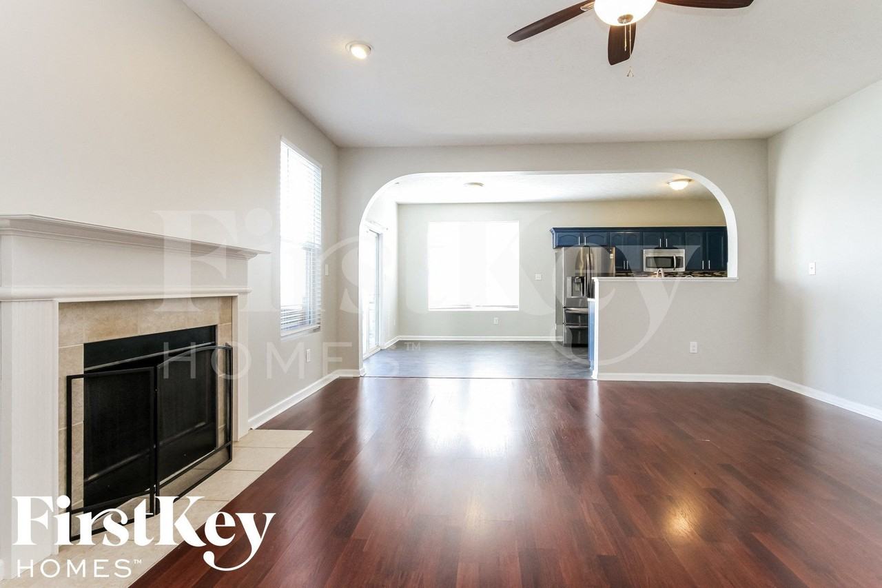 15526 Farmland Ct - Photo 3 of 15